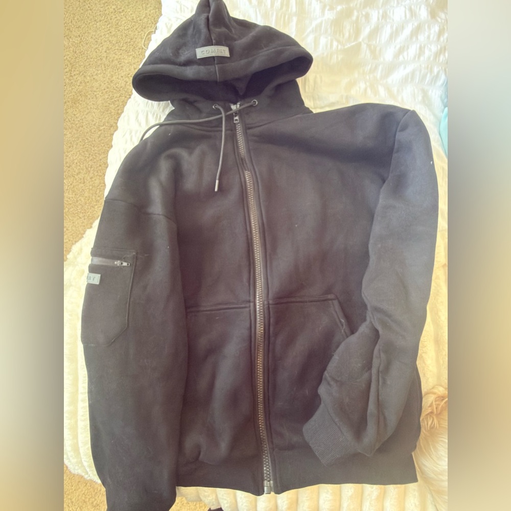 Comfrt Black Full-Zip Hoodie Jacket - Airplane Mode Travel Hoodie